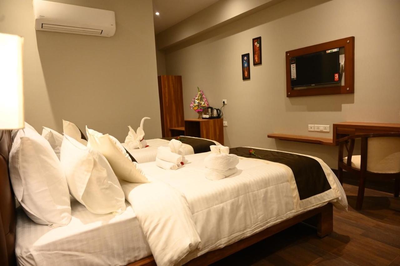 Neel Clarks Inn Express Agra  Exterior foto