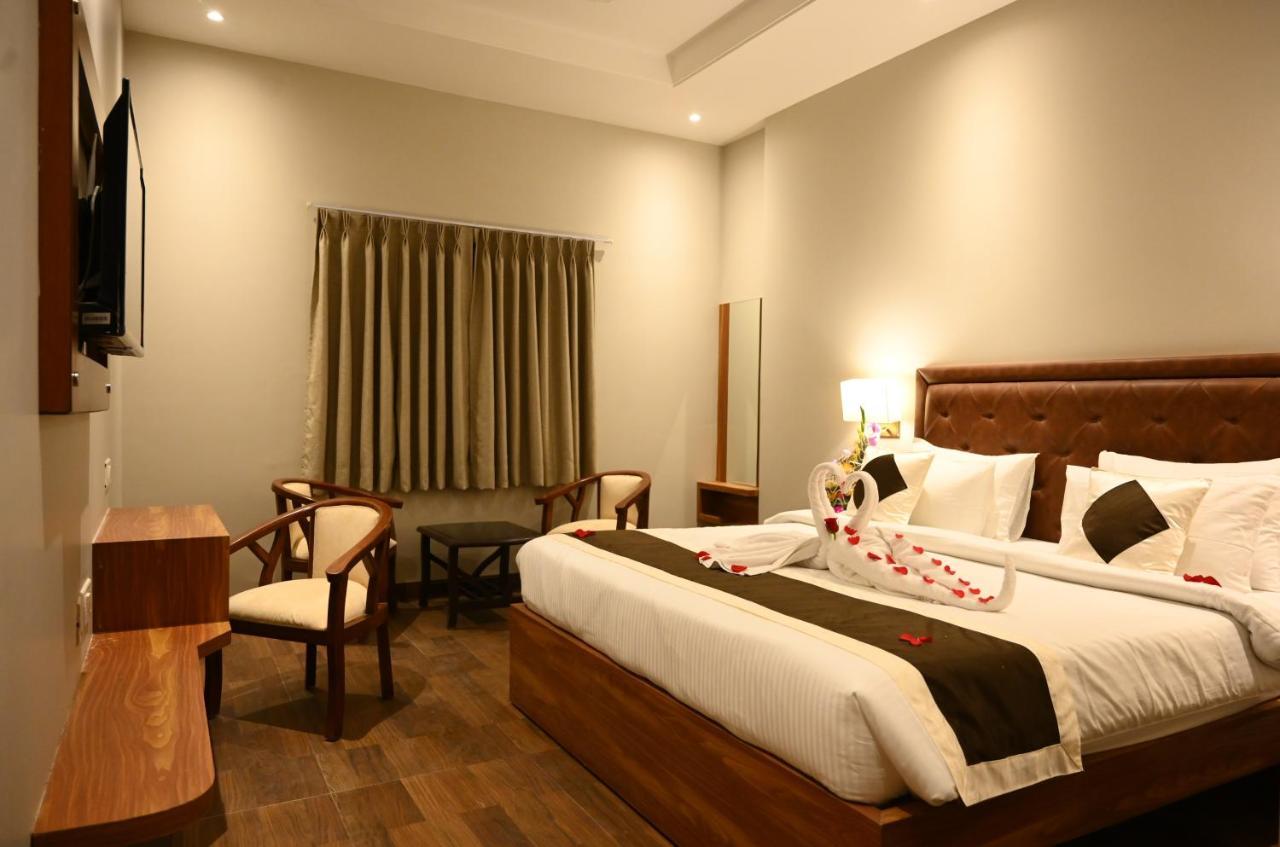 Neel Clarks Inn Express Agra  Exterior foto