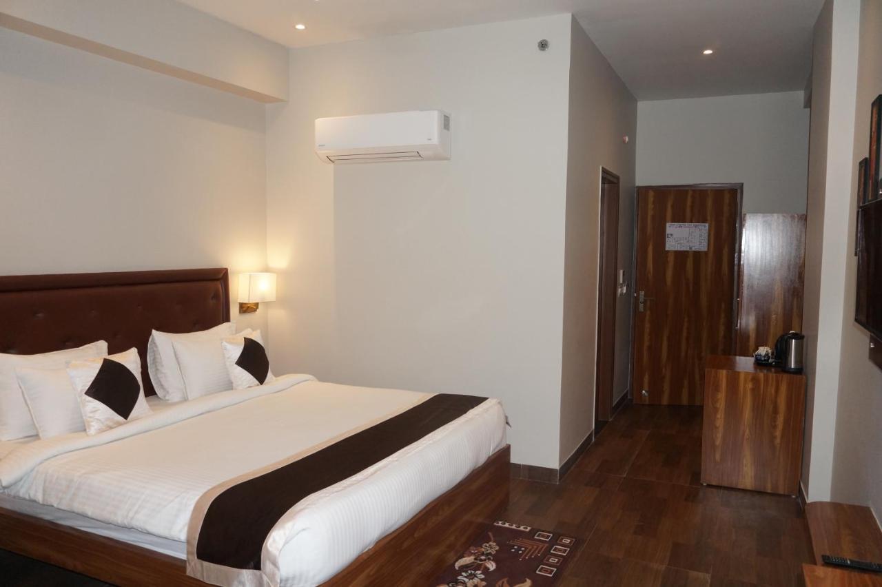 Neel Clarks Inn Express Agra  Exterior foto